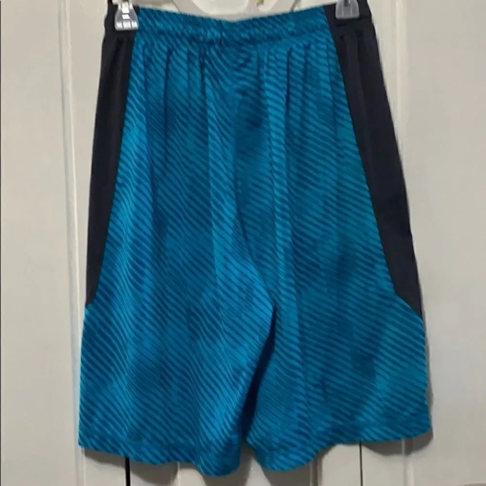 Under Armour Teal Print Loose Athletic Shirts S/M